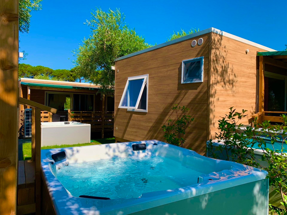 Casa Mobile Garden Spa Dog con vasca idromassaggio privata
