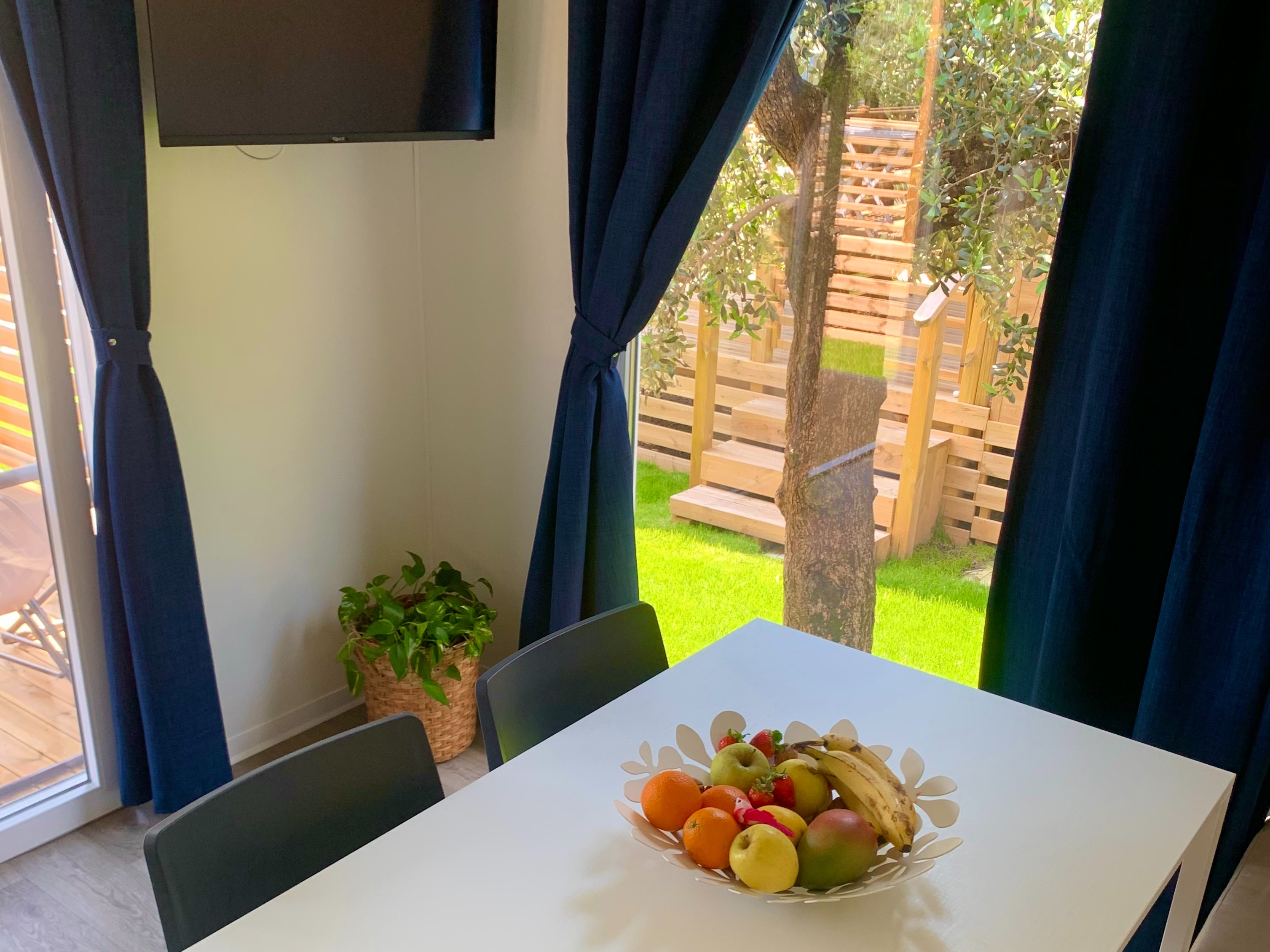 Casa mobile Aqua campeggio sul lago di Garda cucinetta con piano cottura