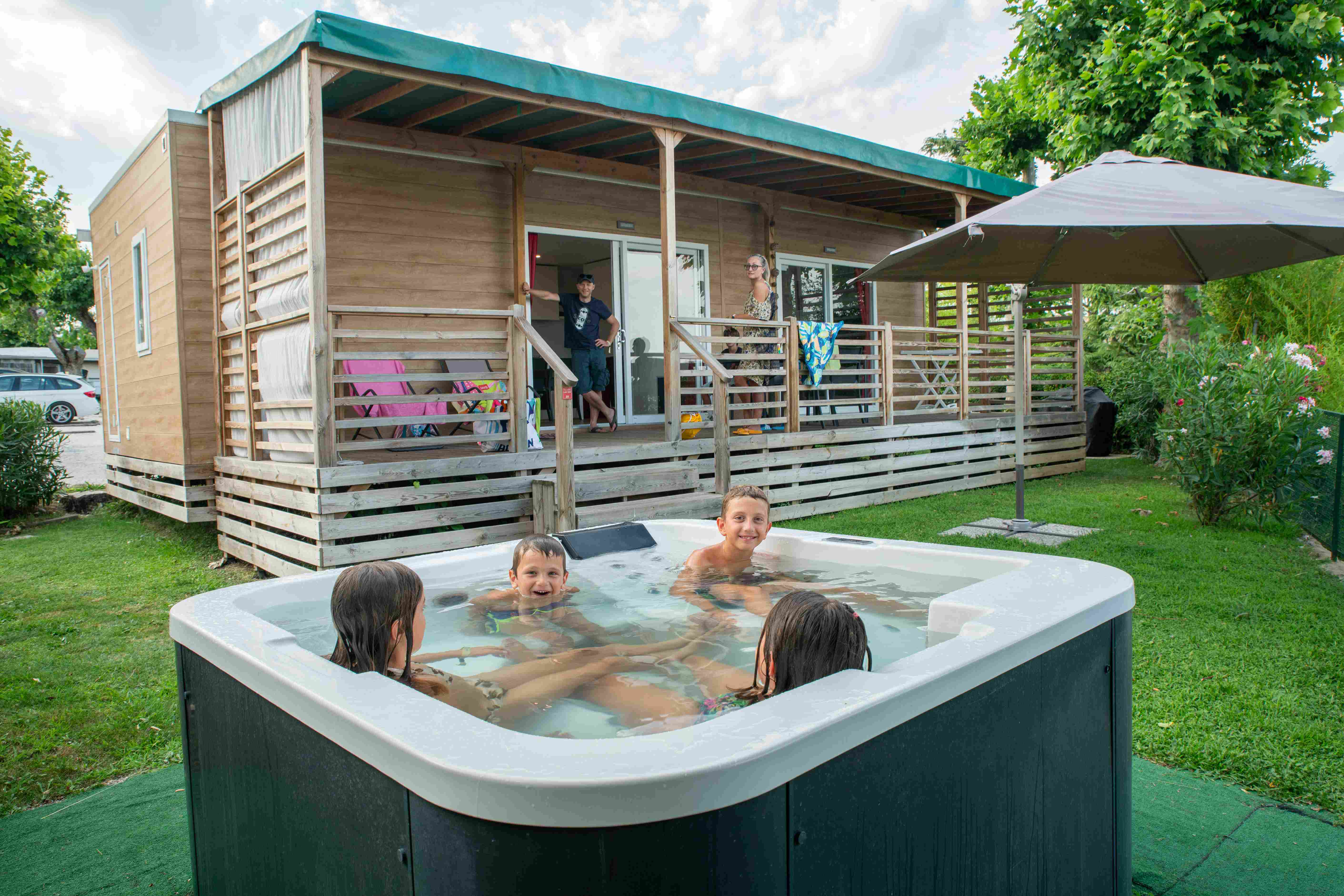 esclusiva casa mobile con vasca idromassaggio vista lago e bbq